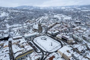 202301212303 limanowa zasypana sniegiem zimowe zdjecia z drona styczen 2023 fotograf robert malec
