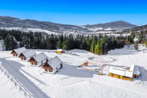 Zimowa sesja zdjęciowa domków pod Mogielicą w styczniu 2024
